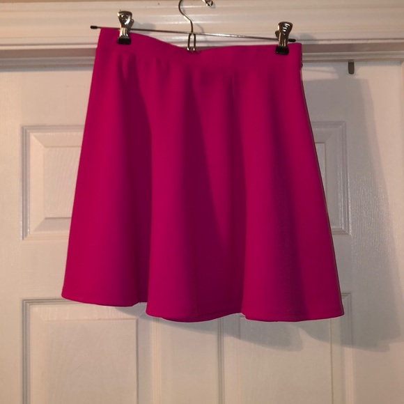 Magenta skirt - Picture 1 of 3
